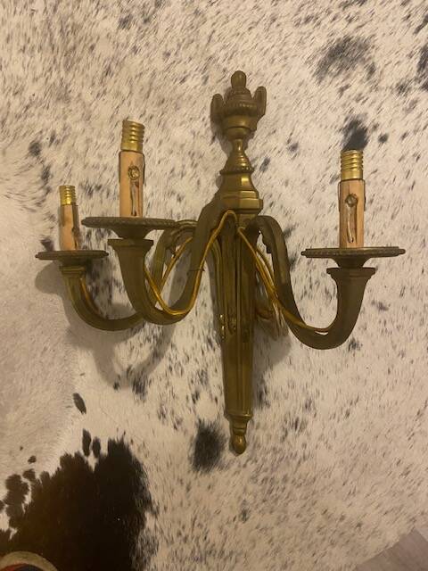 Pair of gilt and chiselled bronze wall lights with 3 lights - Louis XVI style