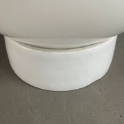 Applique ou plafonnier en porcelaine et verre blanc