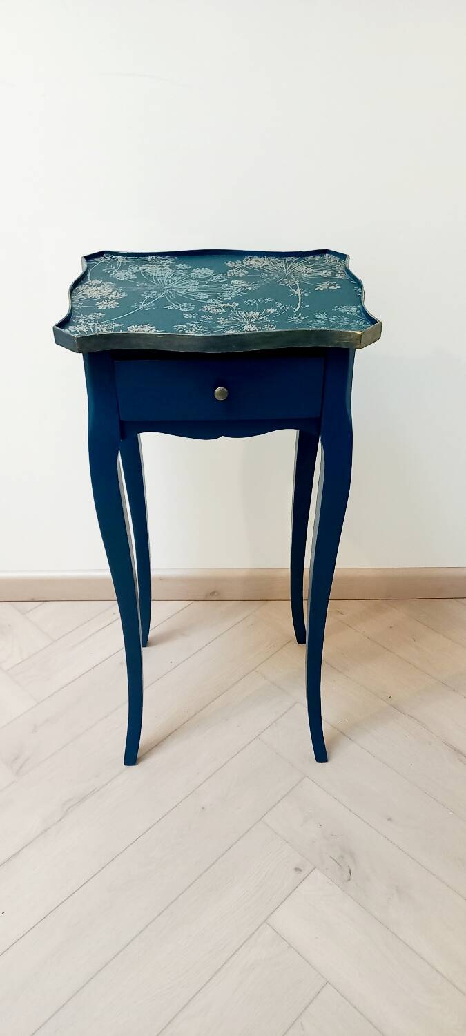 Vintage pedestal table