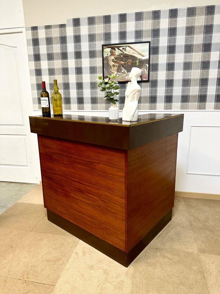 Vintage counter bar