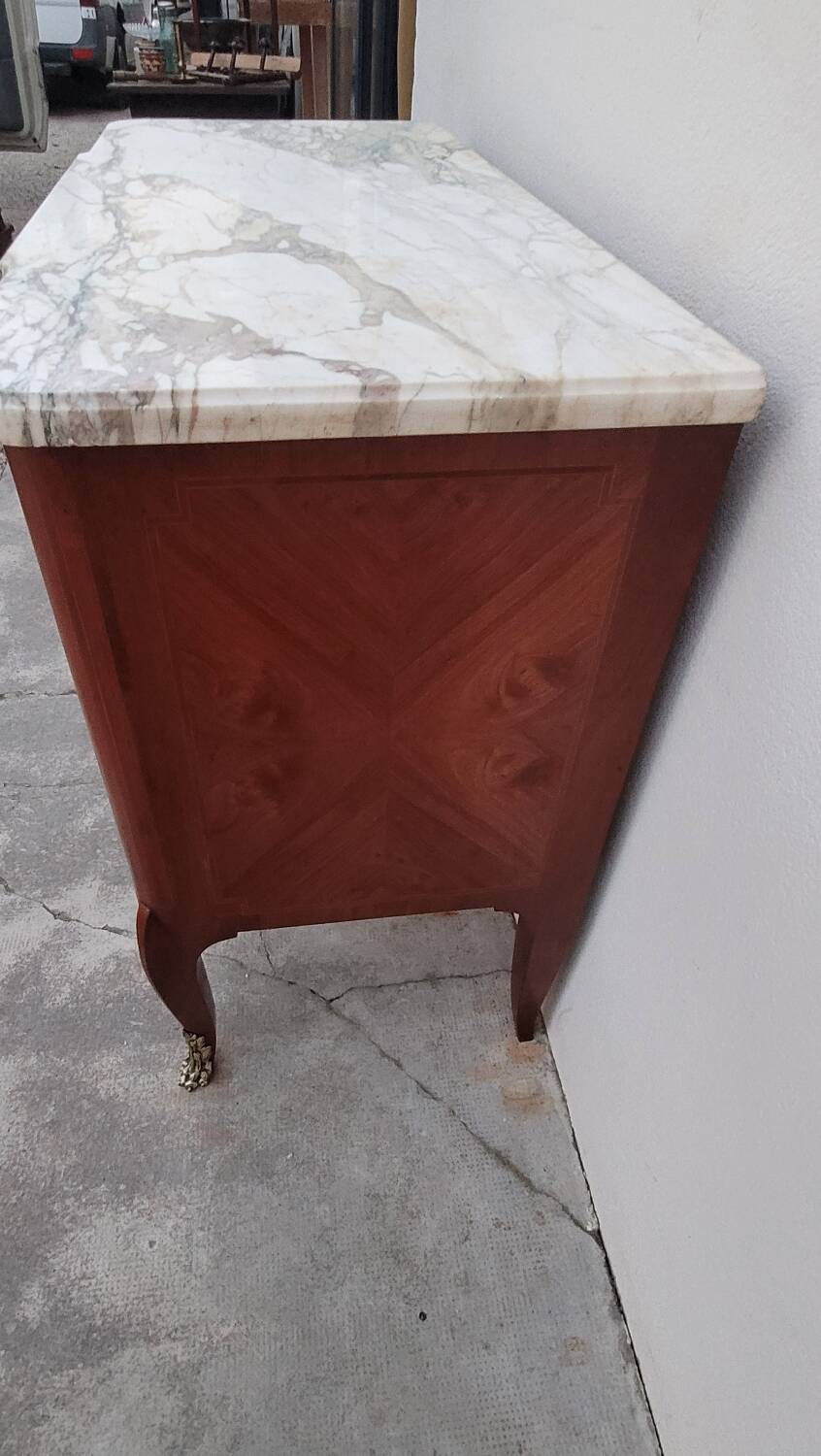 Louis XV Louis XVI rosewood commode, 19th century.