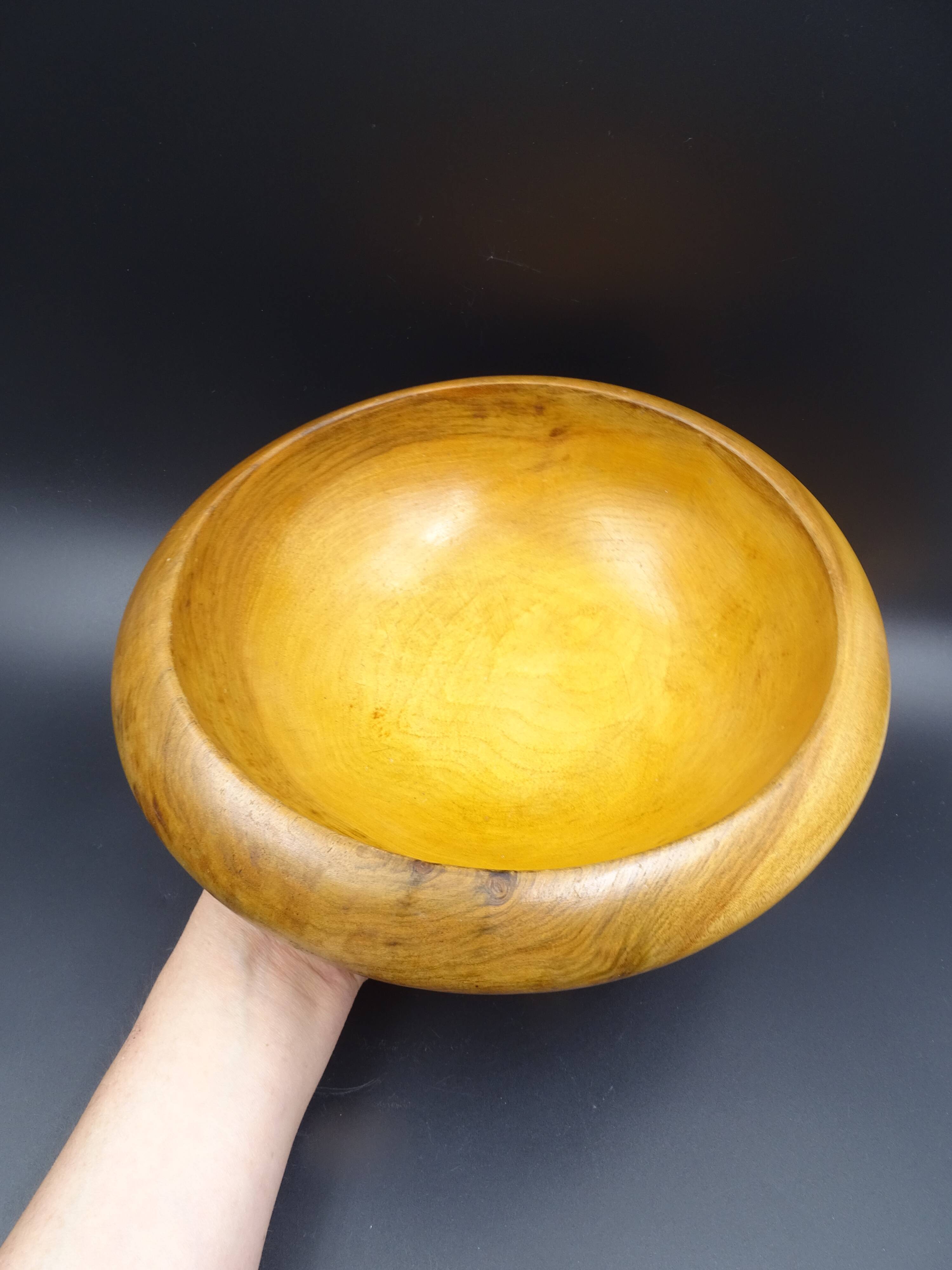 Wooden dish signed E - Circa 1960-1970