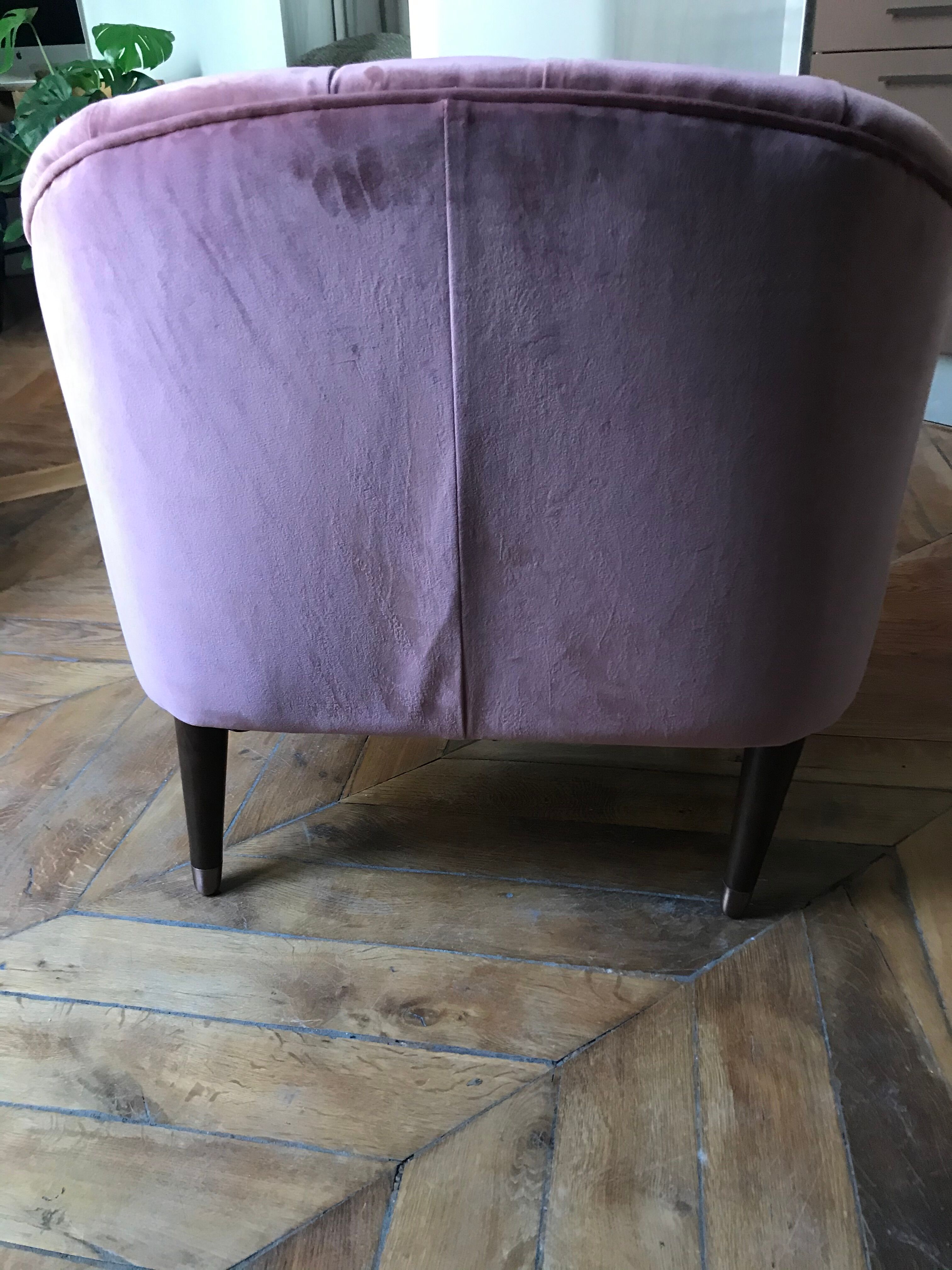 Pink velvet toad armchair