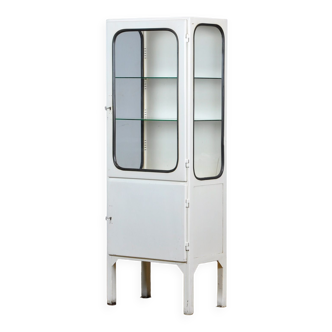 Armoire médicale vintage en fer et verre, années 1970