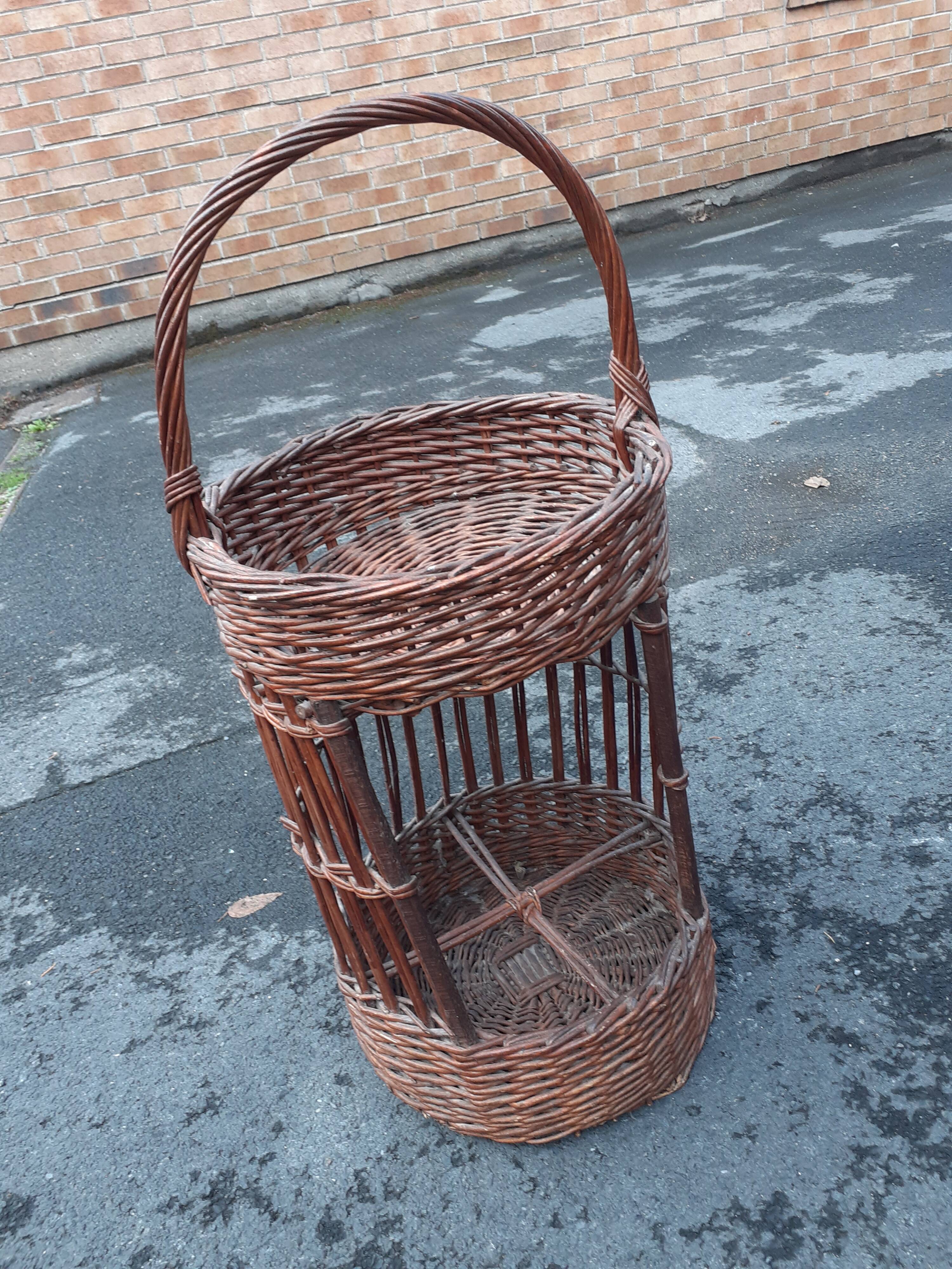 Rattan bar