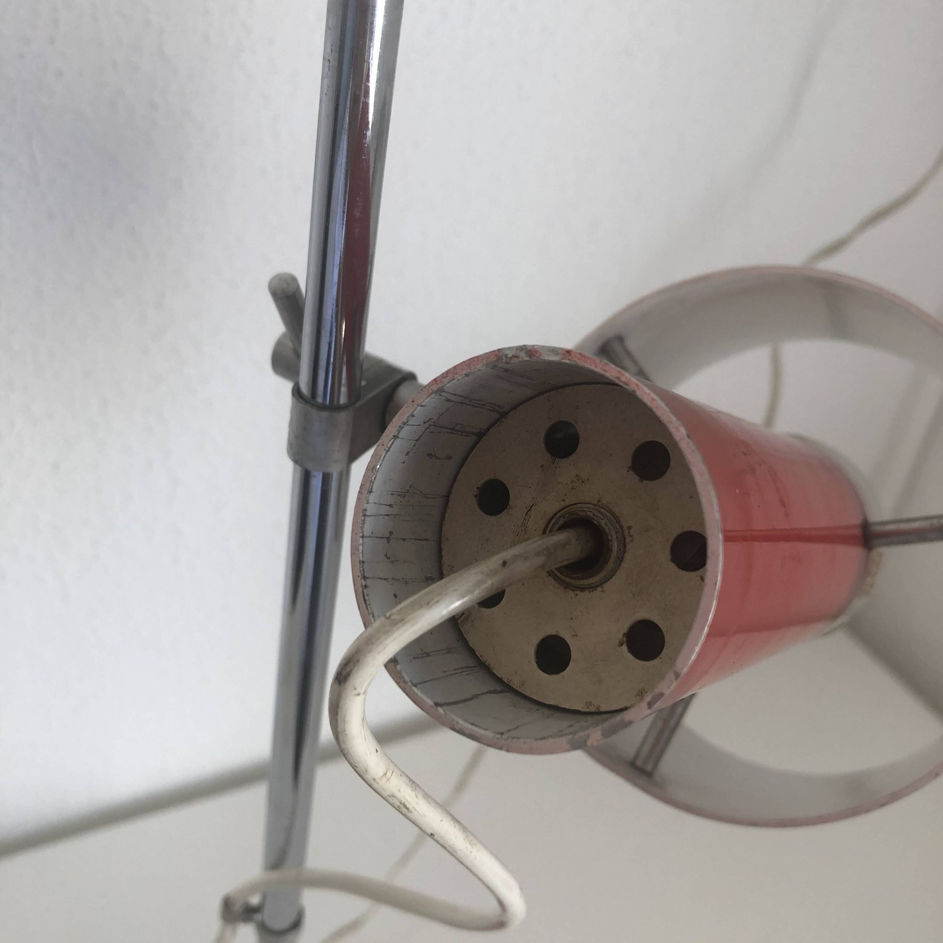 Lampe  vintage 1960 Monteuse Delmas rouge diable - 44 cm