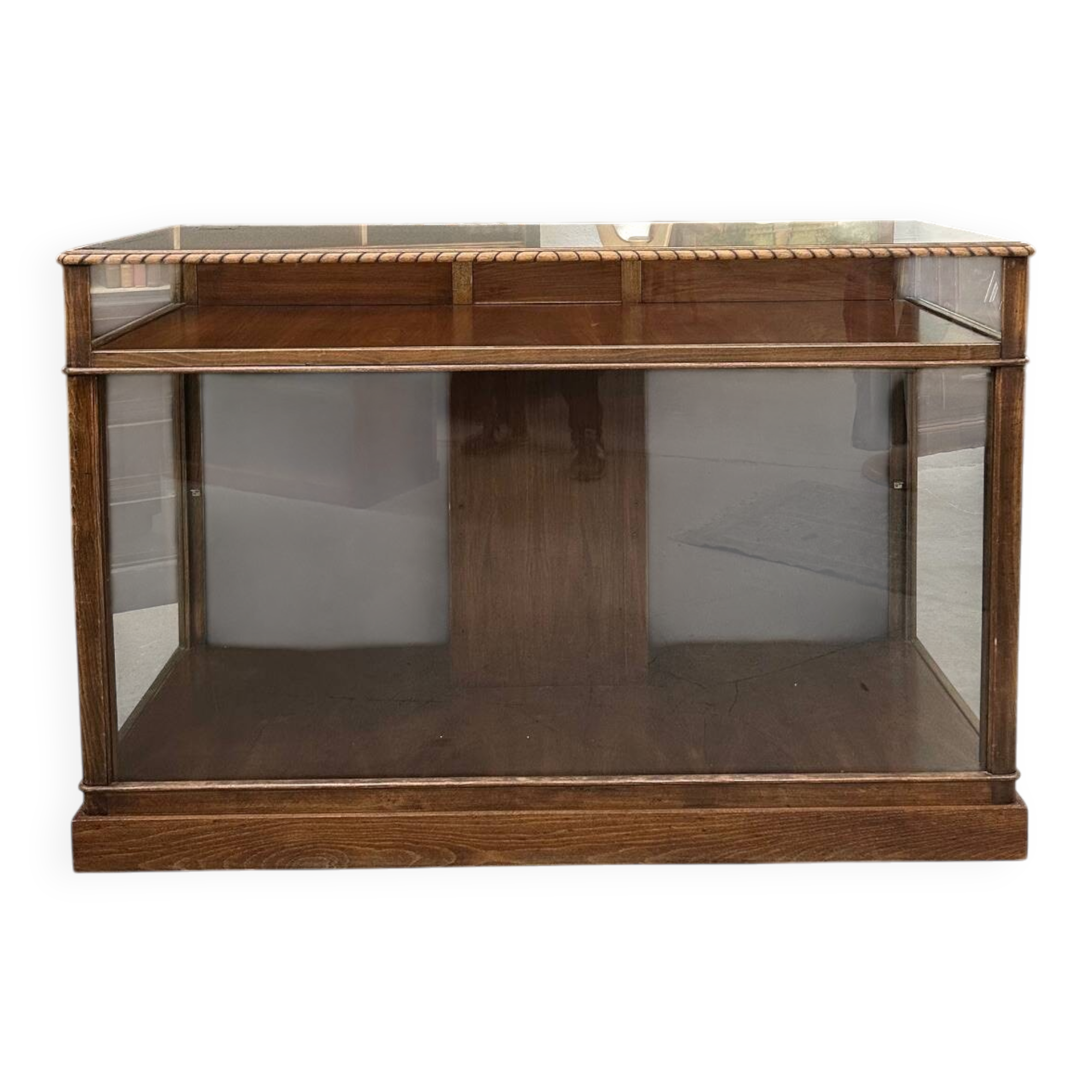 Early 20th century display counter