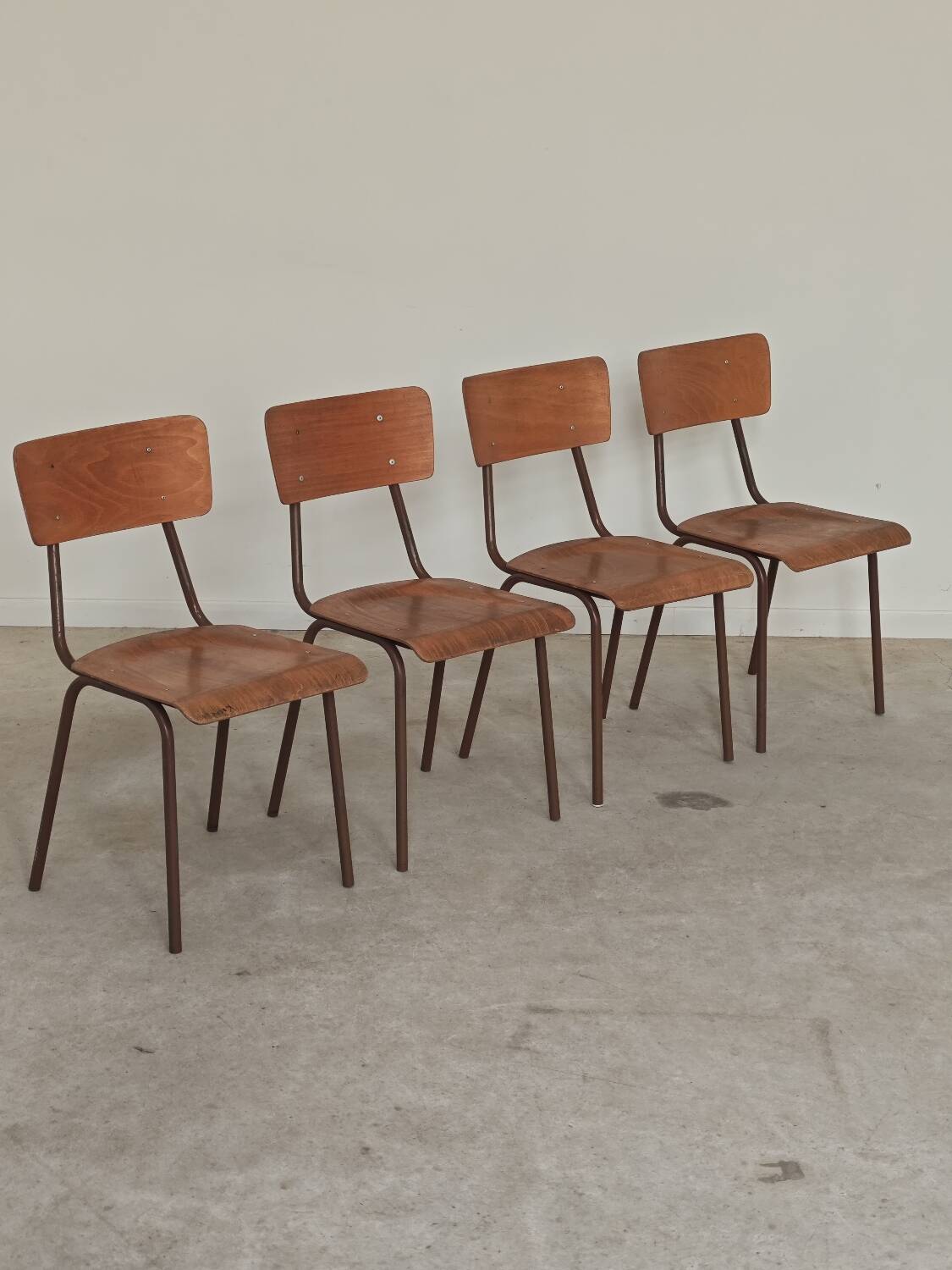 Lot de 35 chaises d'école tchèque Kovona style bistrot des