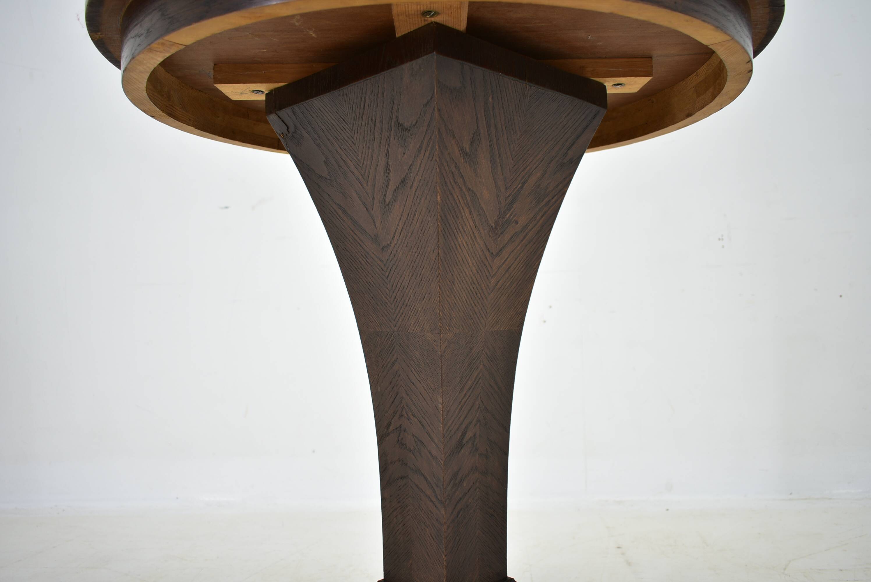 1920s Art Deco Occasional Coffee Table and tablecloth