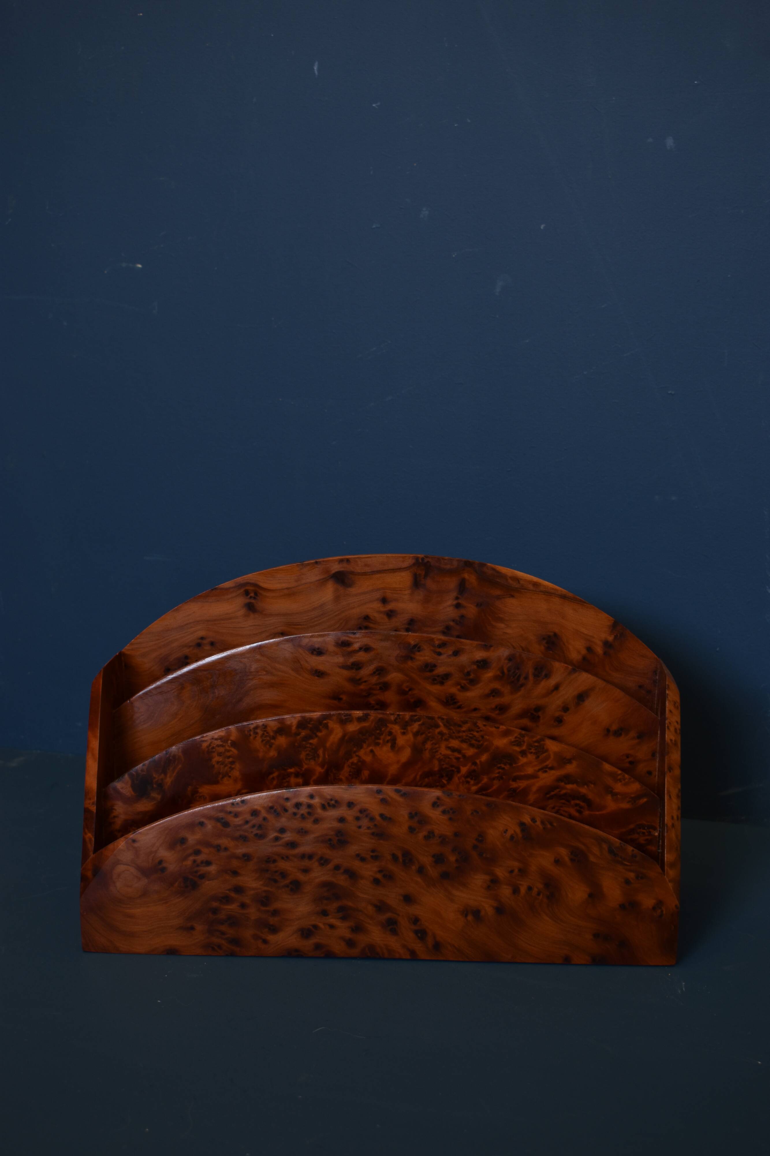 Porte-lettres en loupe d'orme