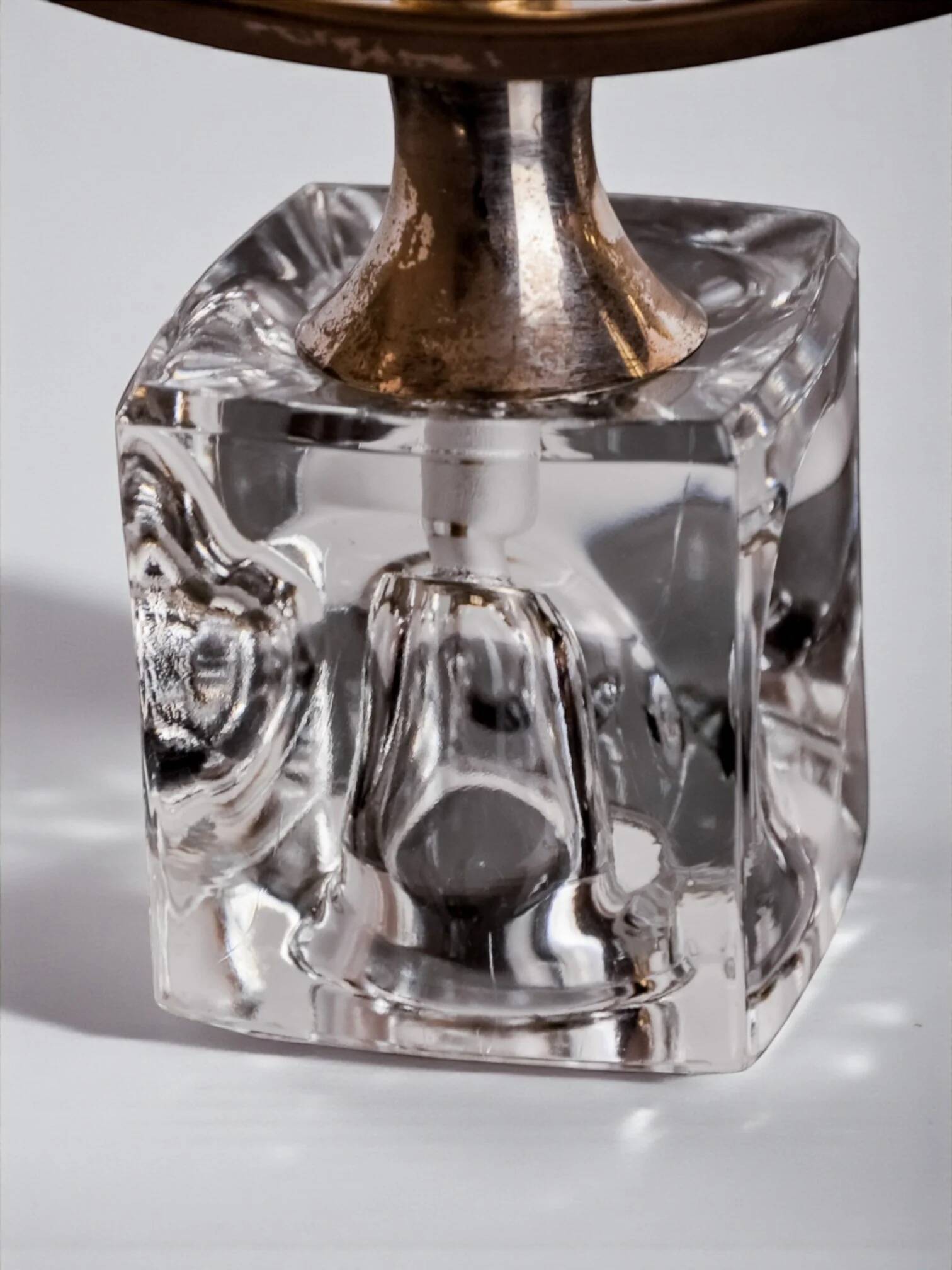 Bougeoir en forme de cube de glace par Peill & Putzler, 3 flammes, en verre et métal argenté, Allemagne, années 1970.