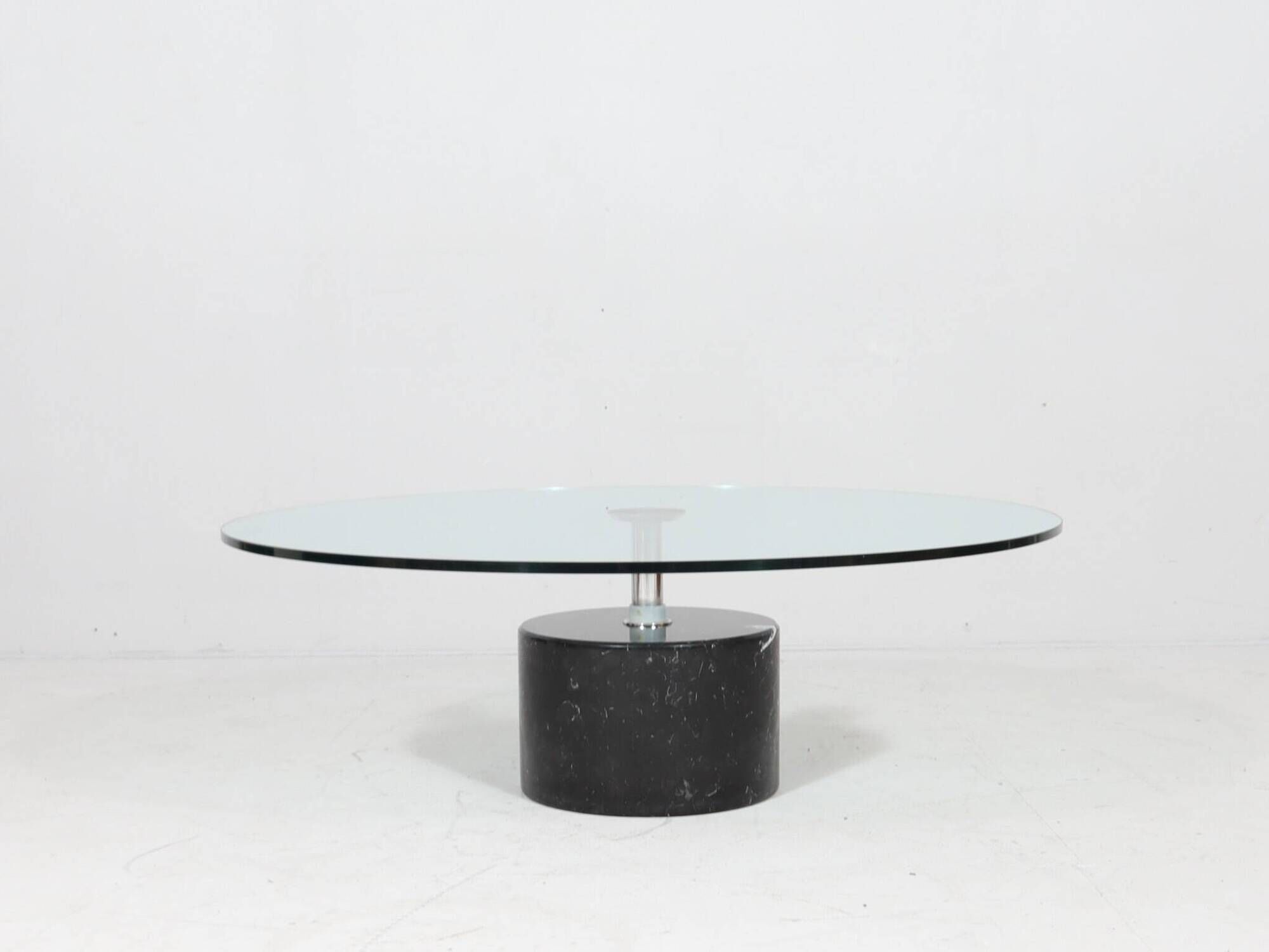 Giorgio et Maurizio Cattelan. Table basse/table basse, marbre, Italie, années 1980