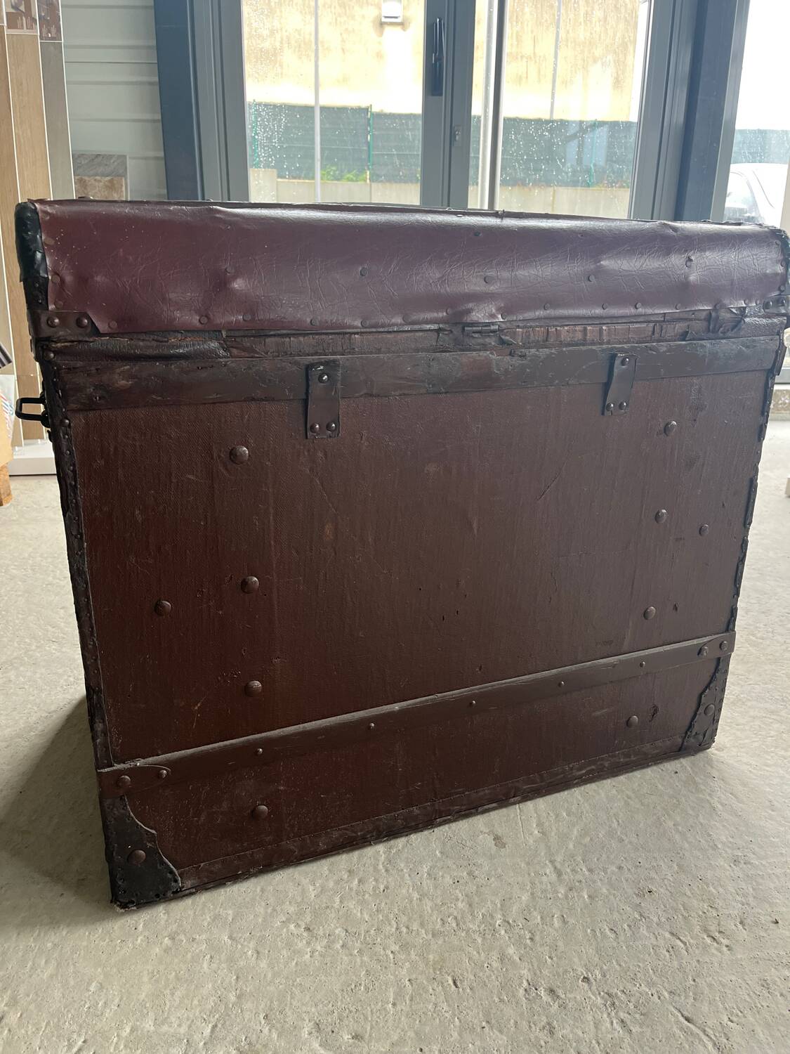 Large vintage “au bon marché Paris” trunk from the 1900s