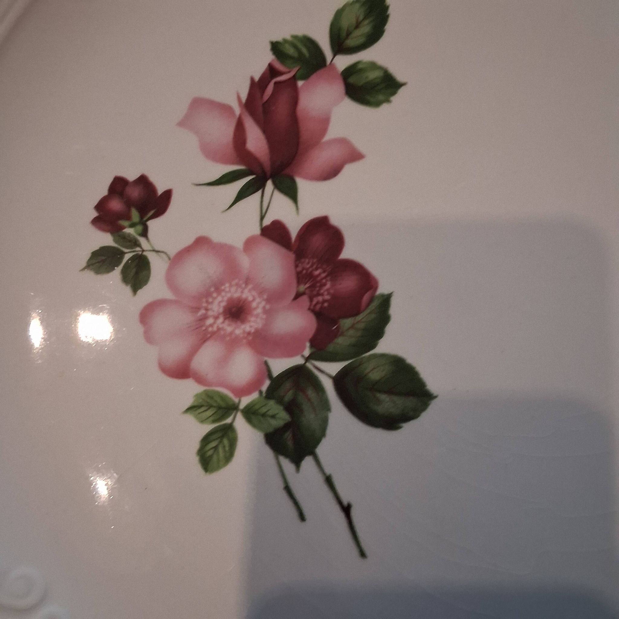 Plat à oreilles de chez Gien modèle "Chinon" en très bon état.