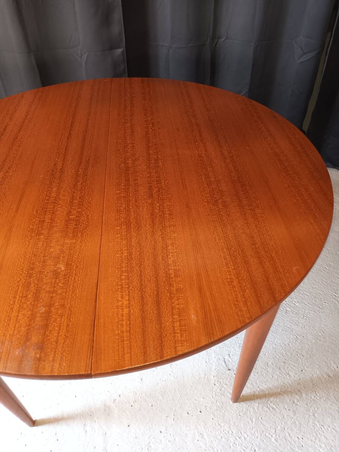 Vintage round extendable table