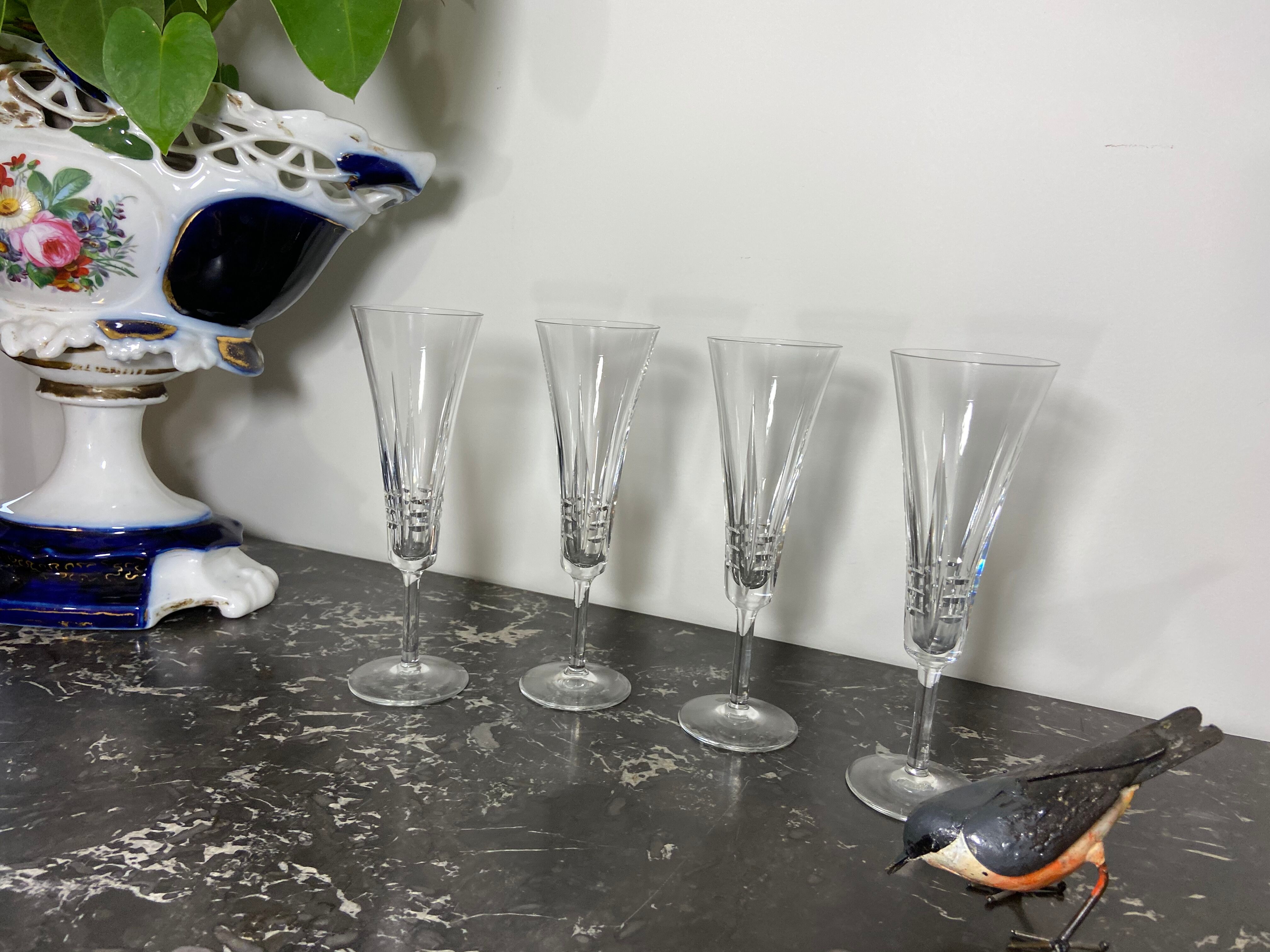 Series of 4 vintage crystal champagne flutes