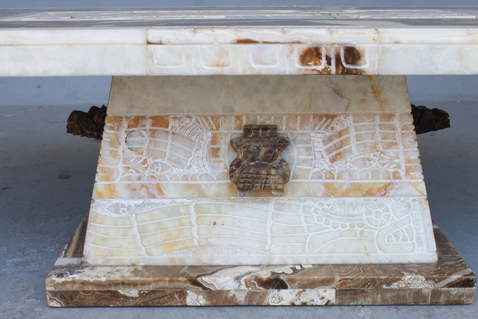 Table neo-inca period 1930 or 1940