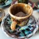 Tasses et soucoupes Morvan en céramique émaillée polychrome