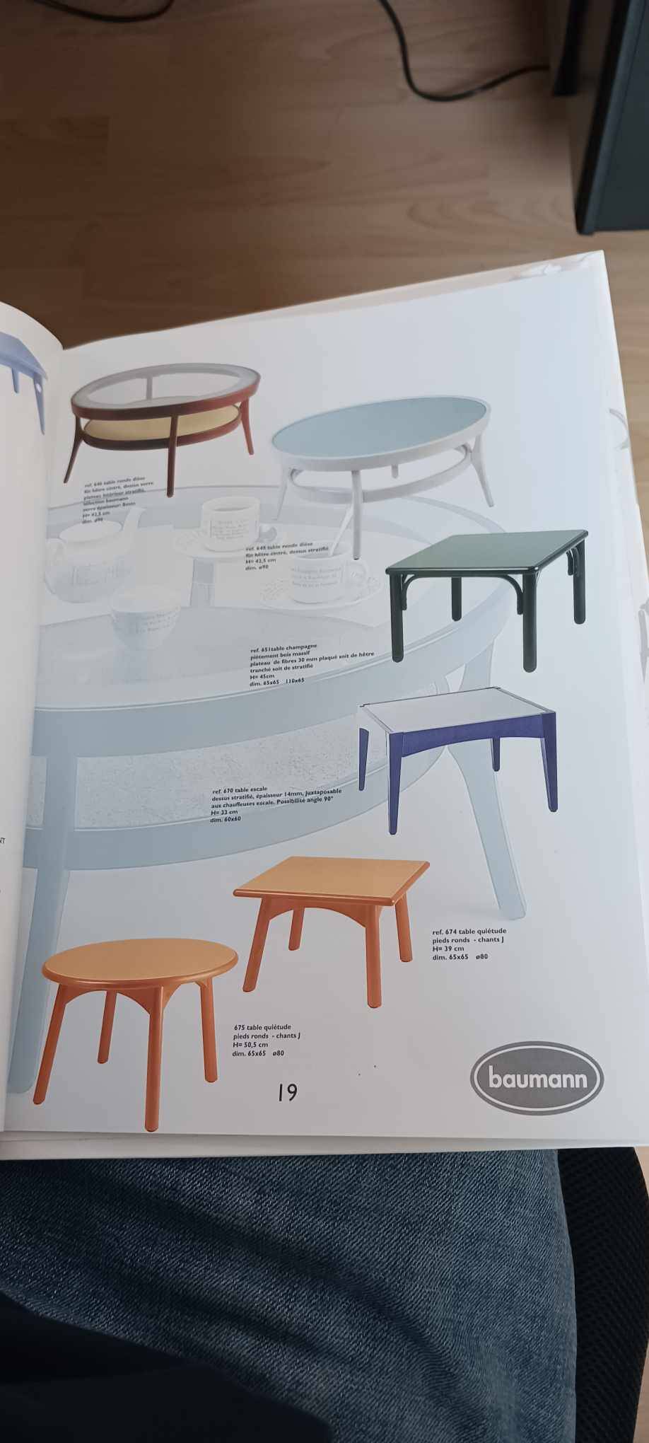 Baumann round coffee table model Dièse 1990