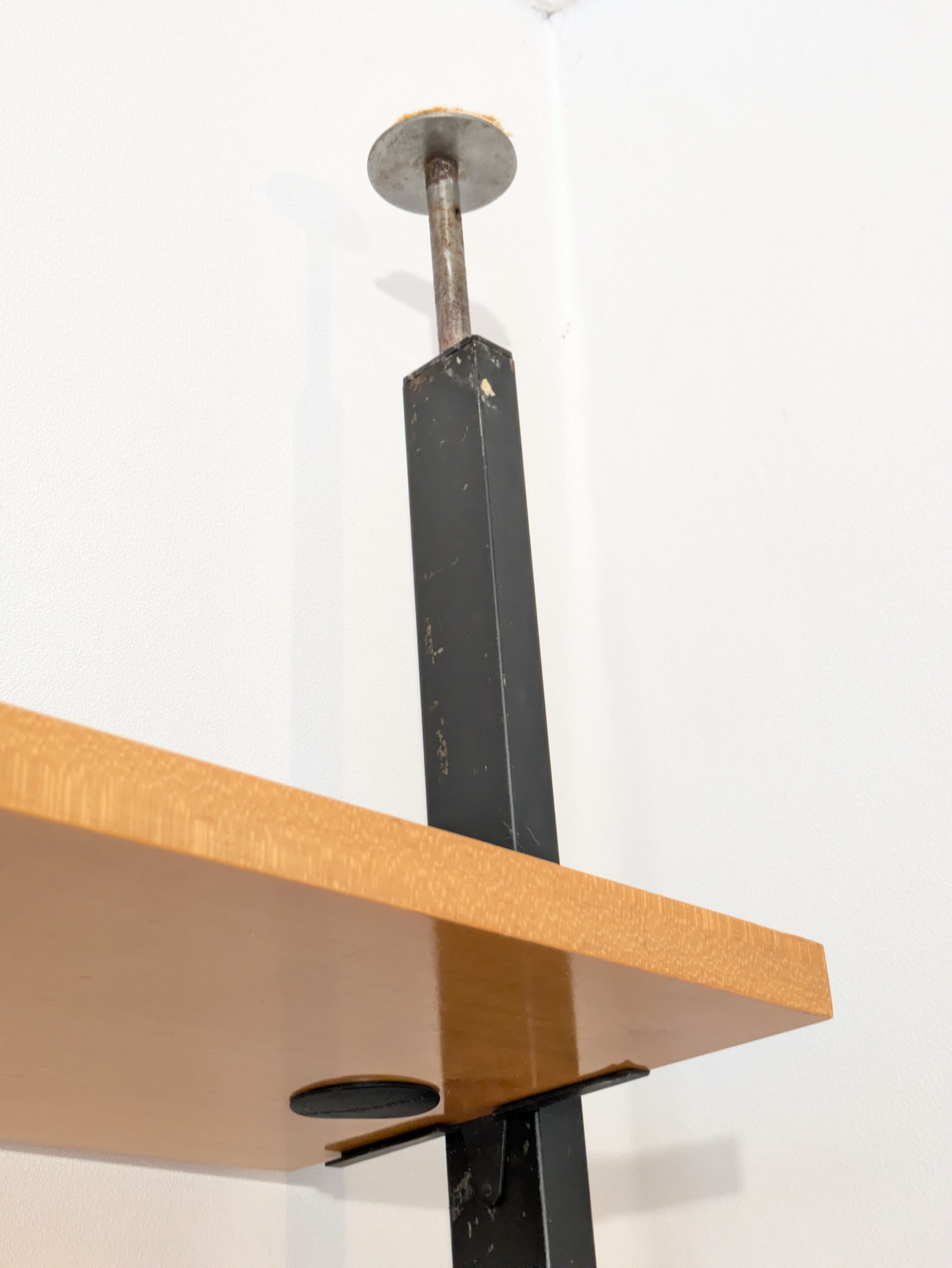 Étagère téléscopique modulable sol/plafond