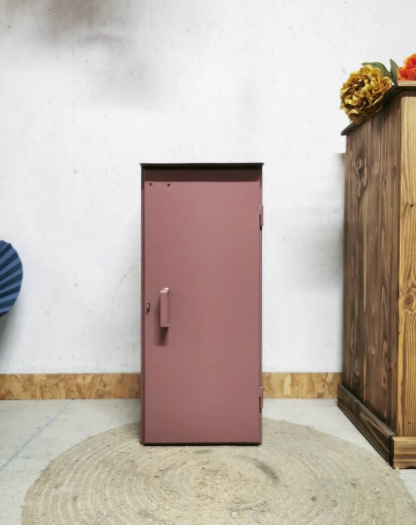 Hanging metal cabinet