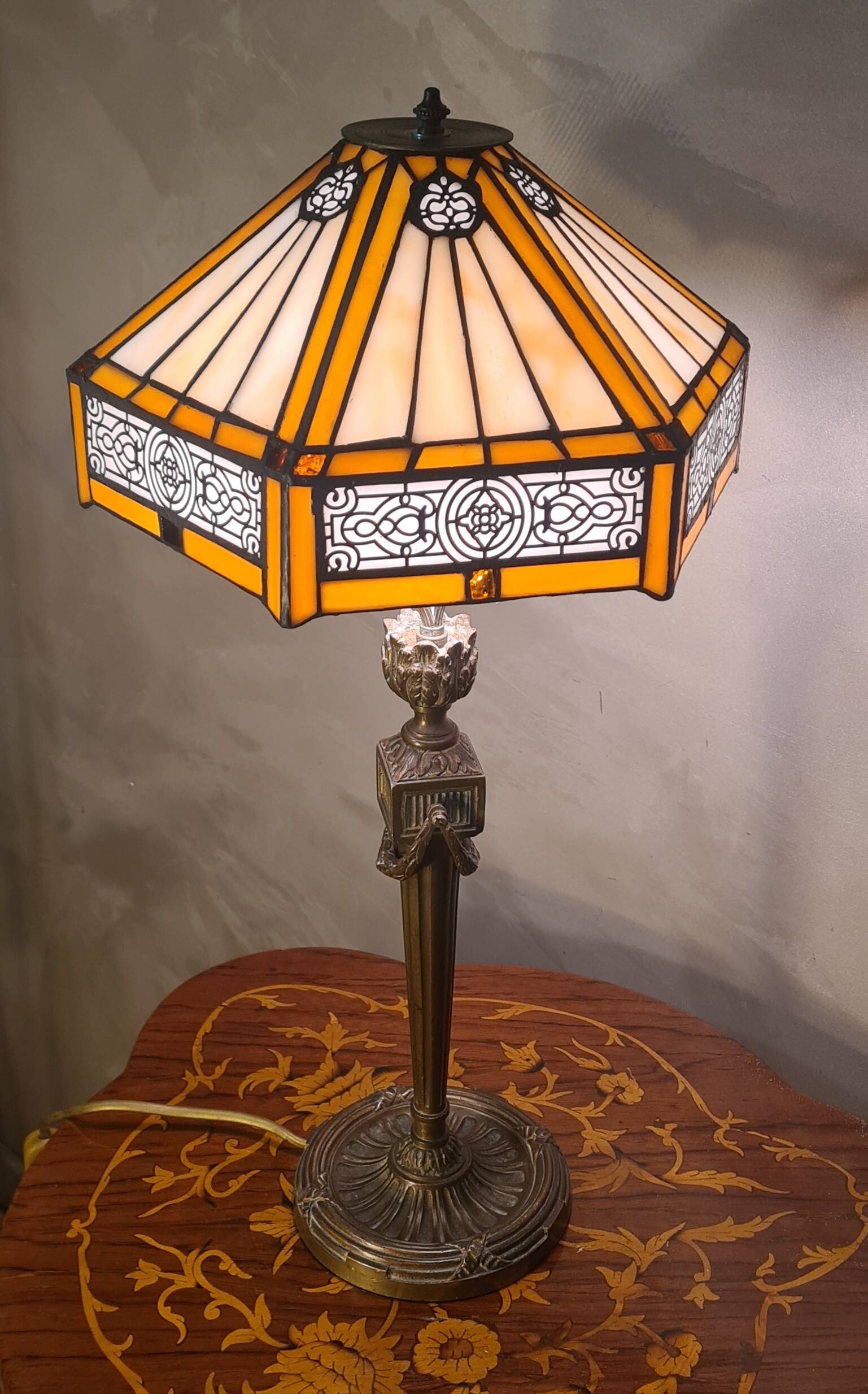 Bronze floor lamp from the 19th century with a handmade stained glass lampshade soldered with lead, measuring 52x26.