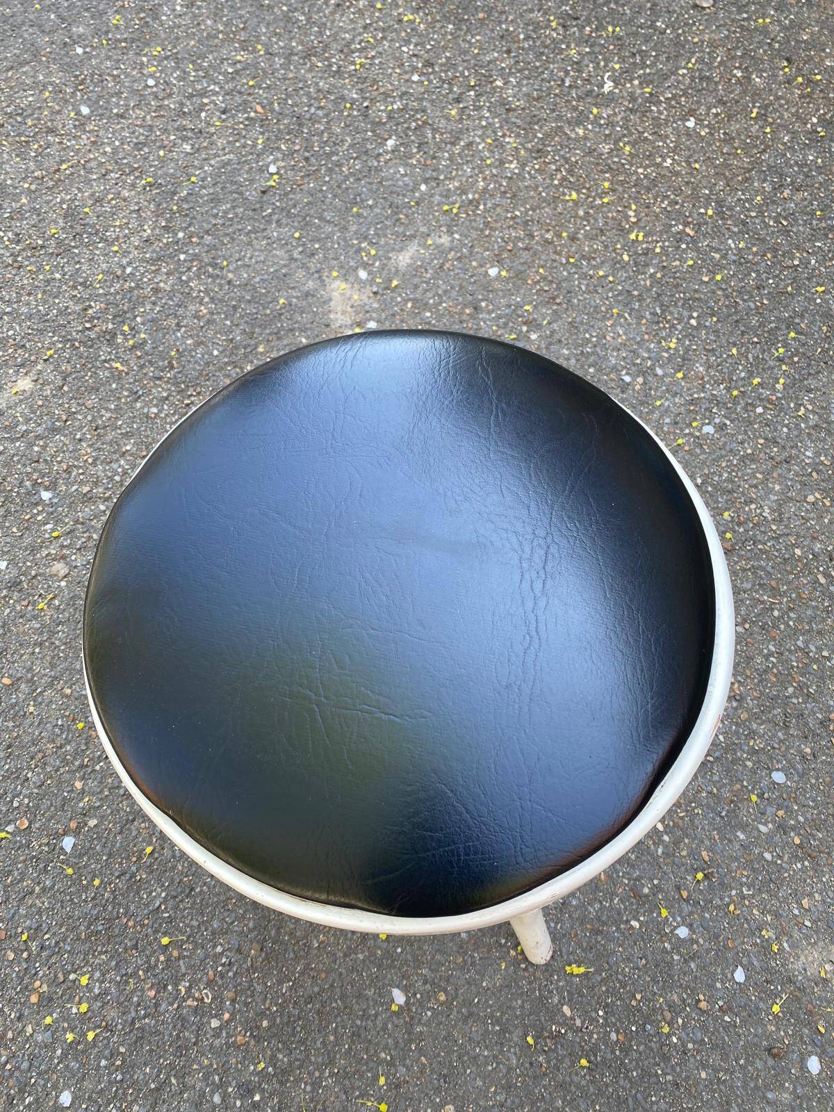 Round stool in white bentwood and black leather