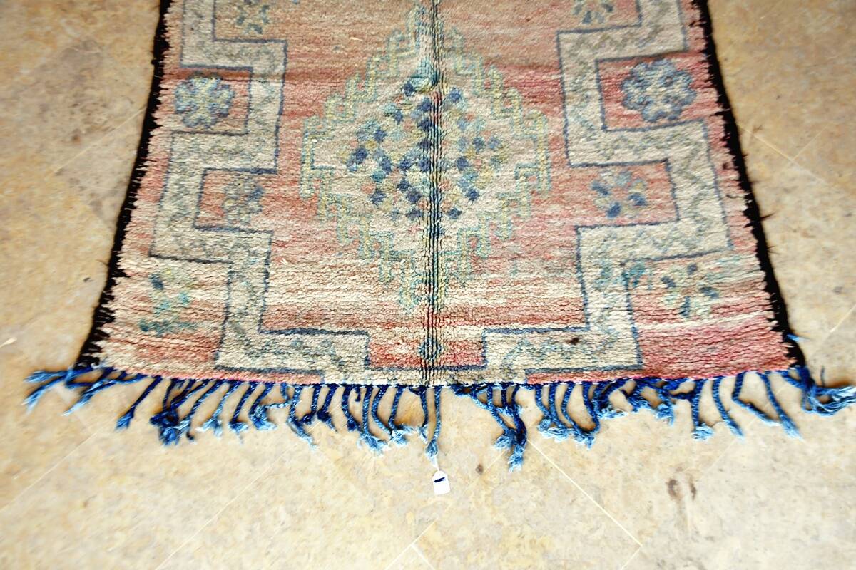 Vintage Moroccan Berber rug Boujaad 305 x 140 cm