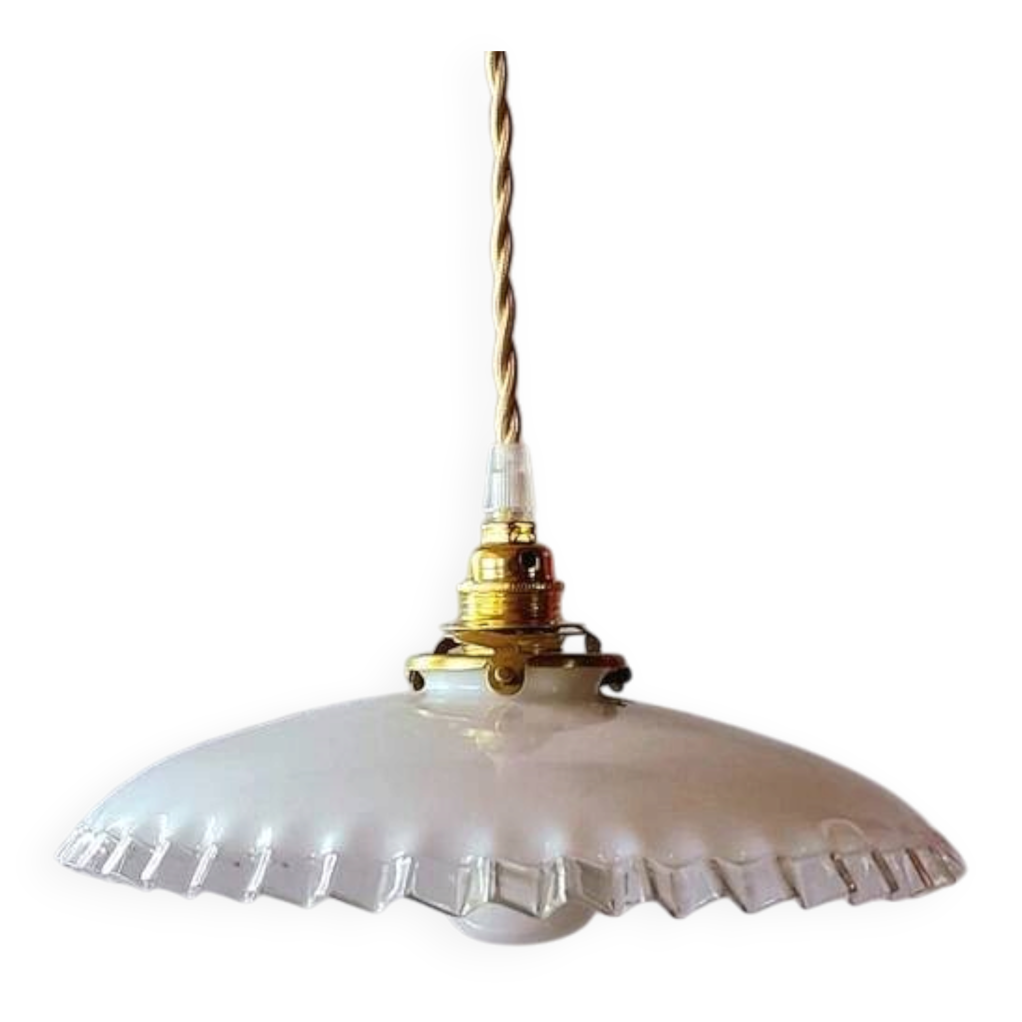 Suspension in pleated opaline