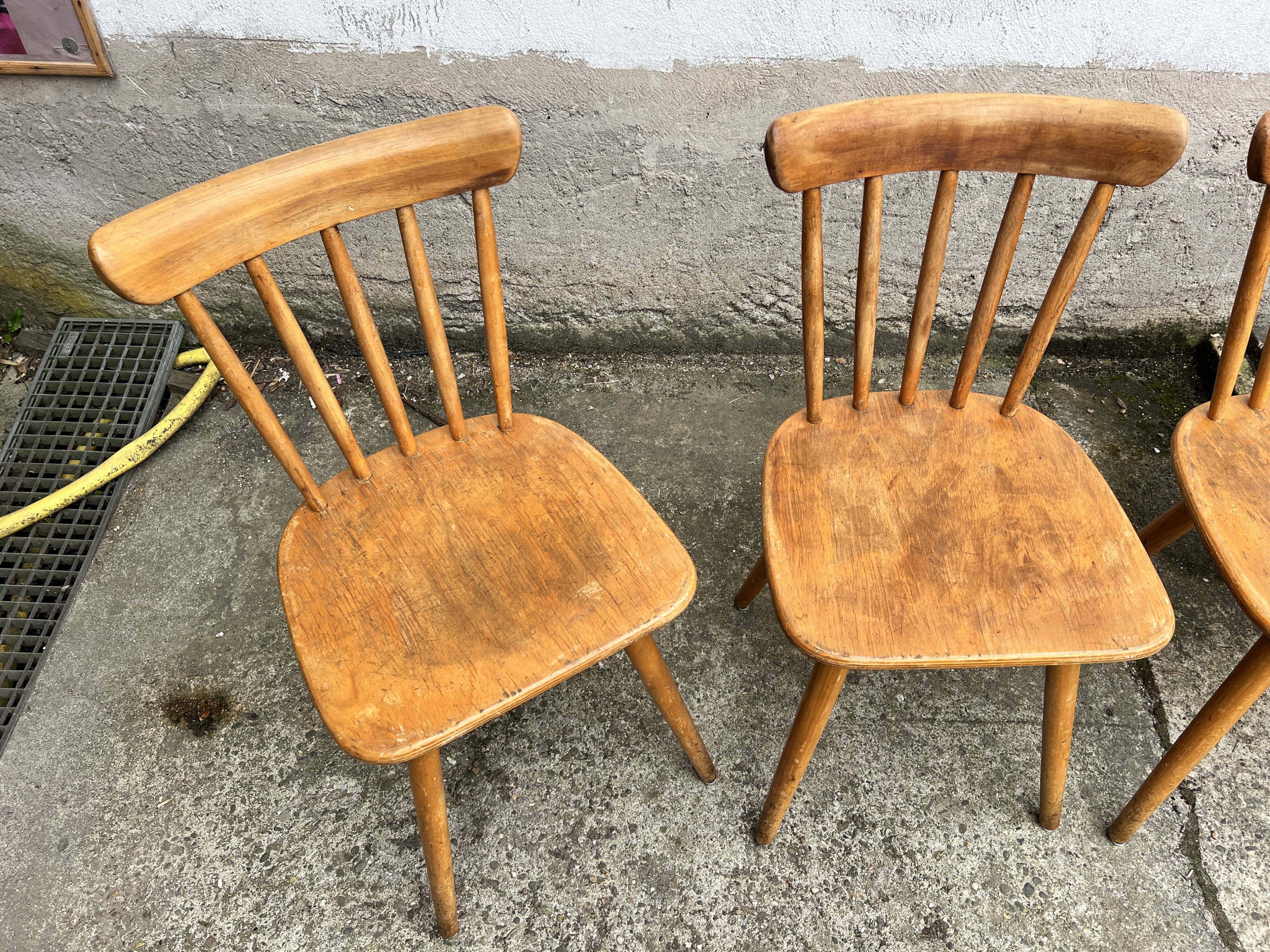 Set of 8 vintage bistro chairs – Warm stained wood – Compass legs