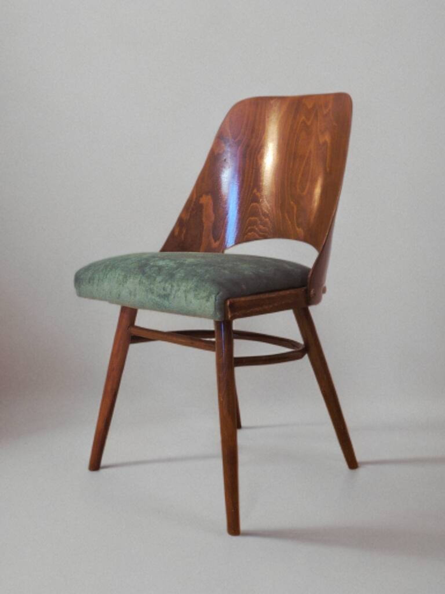 Chaise TON514 Oswald Haerdtl, Vintage tchèque 1960s