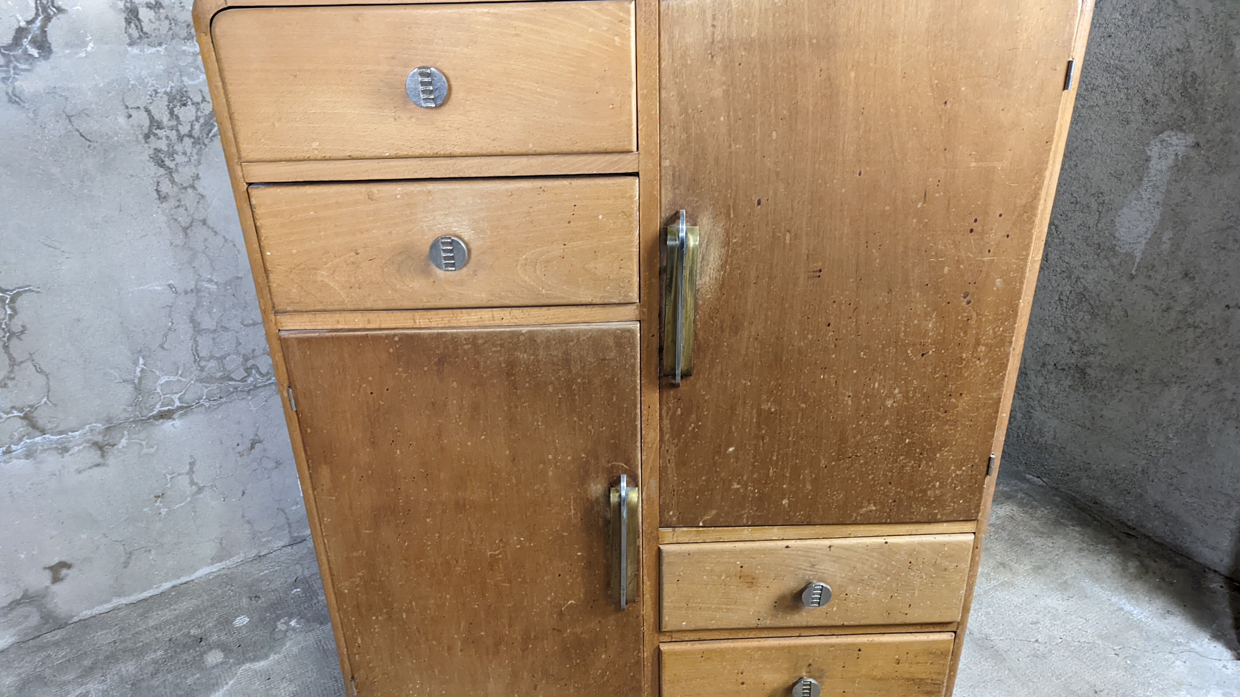 Vintage design chest of drawers