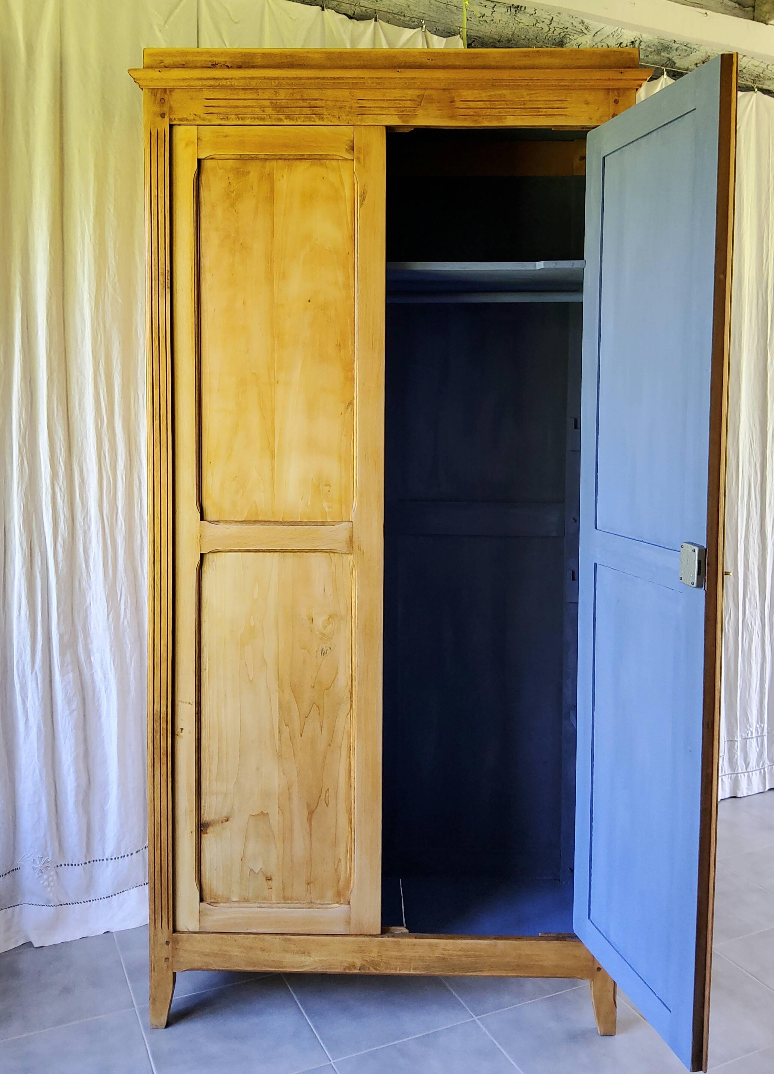 Armoire parisienne