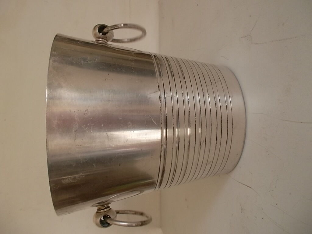 Silver metal champagne seal