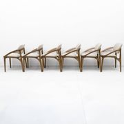 Ensemble de six chaises de salle à manger contemporaines italiennes avec cadre courbé sculptural.