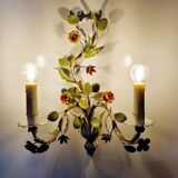 Wall lamp in colored flower sheet metal