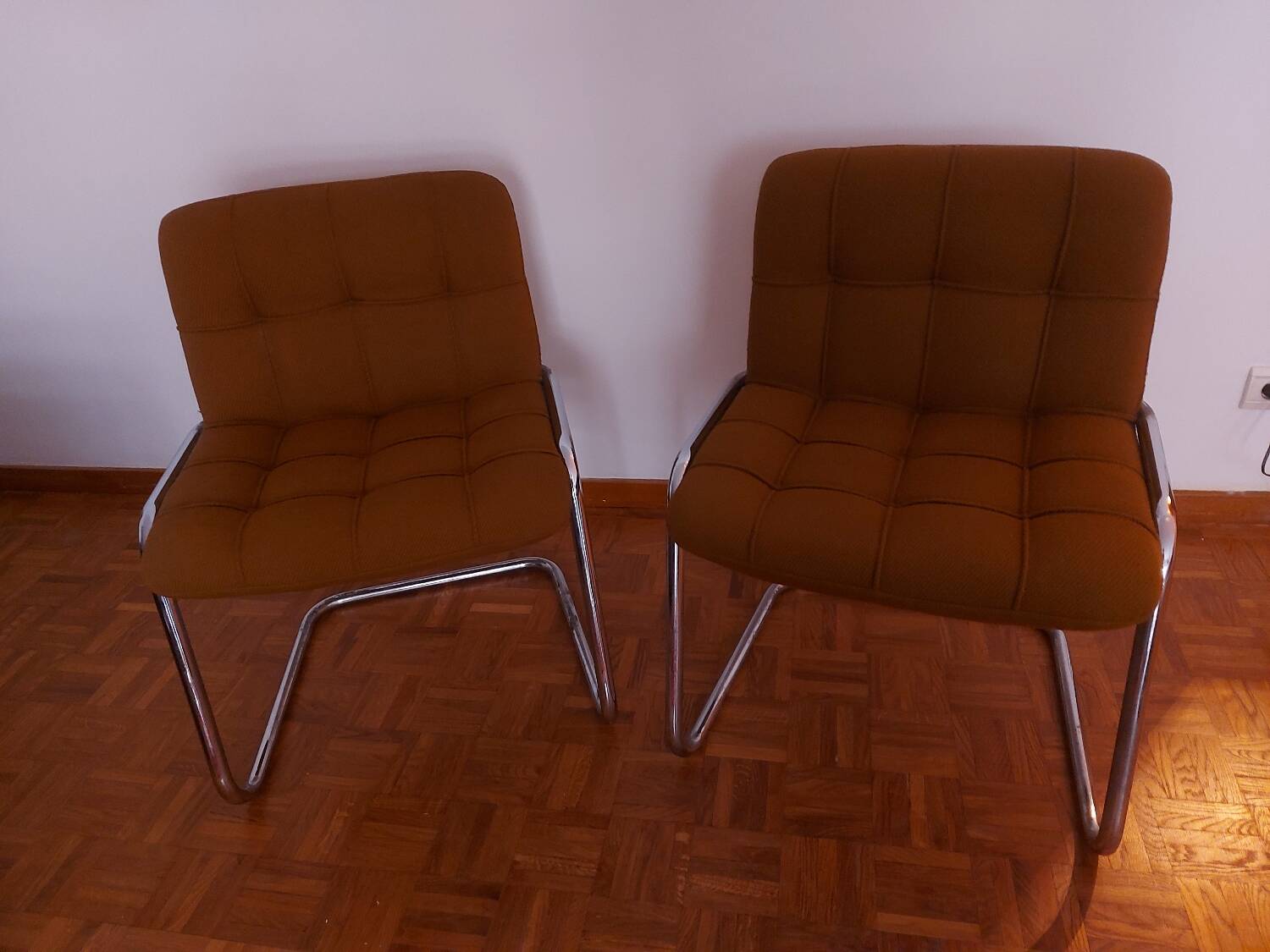 2  fauteuils par Yves Christin pour Airborne
