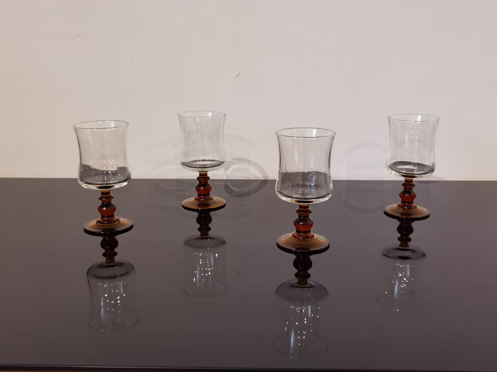 4 verres à vin Luminarc pieds ambrés