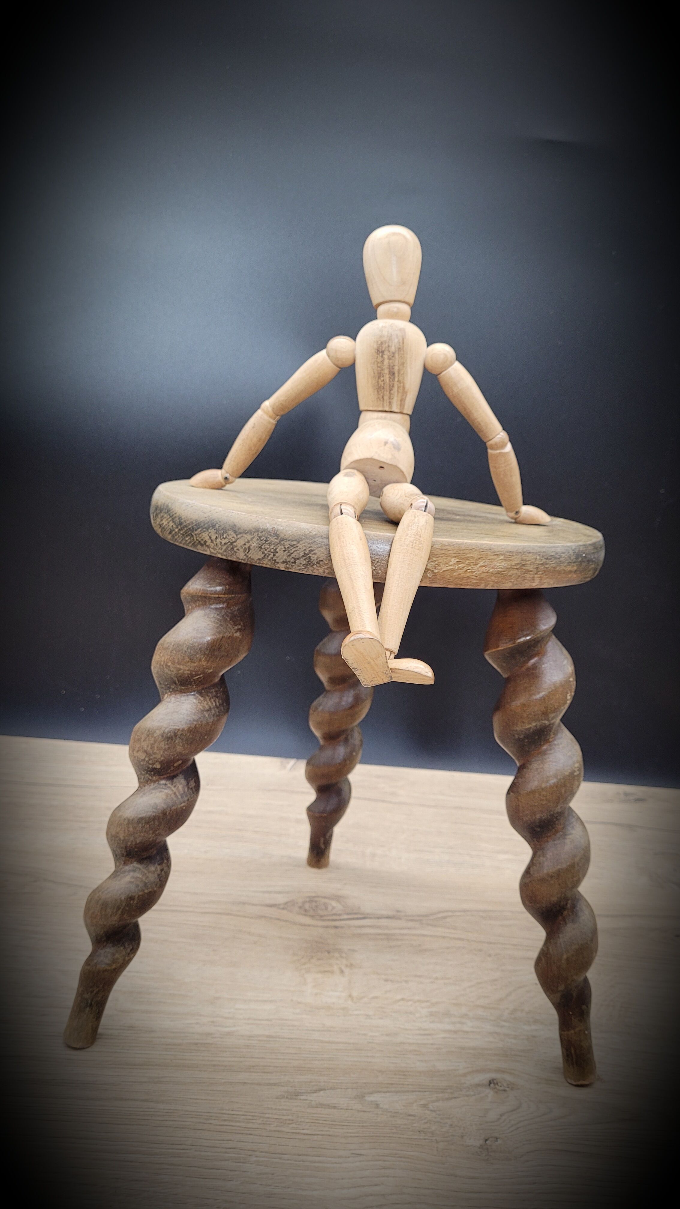 Tripod stool turned feet