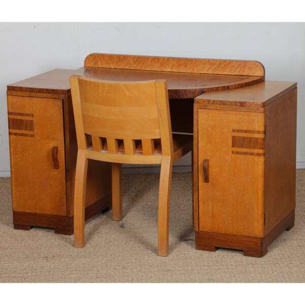 Wooden dressing table/desk, English work from the 1930s.