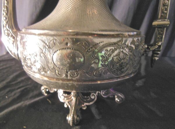 Théière en métal argenté poinçonne 19 ème siècles