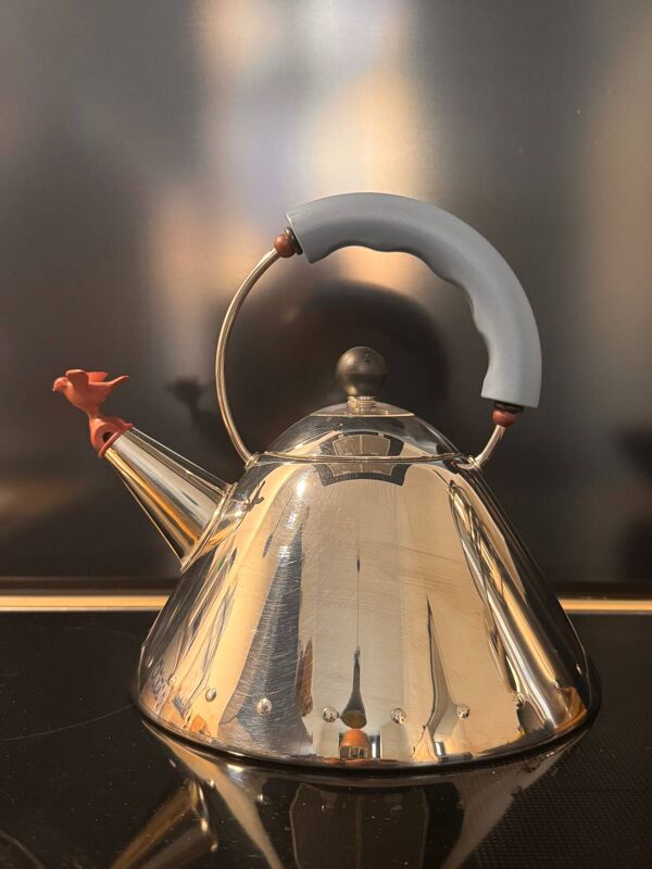 Bouilloire induction Michael Graves pour Alessi
