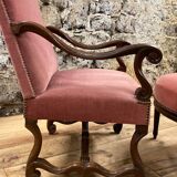 Armchair Voltaire or shepherdess and foot rest in pink velvet Louis XVI