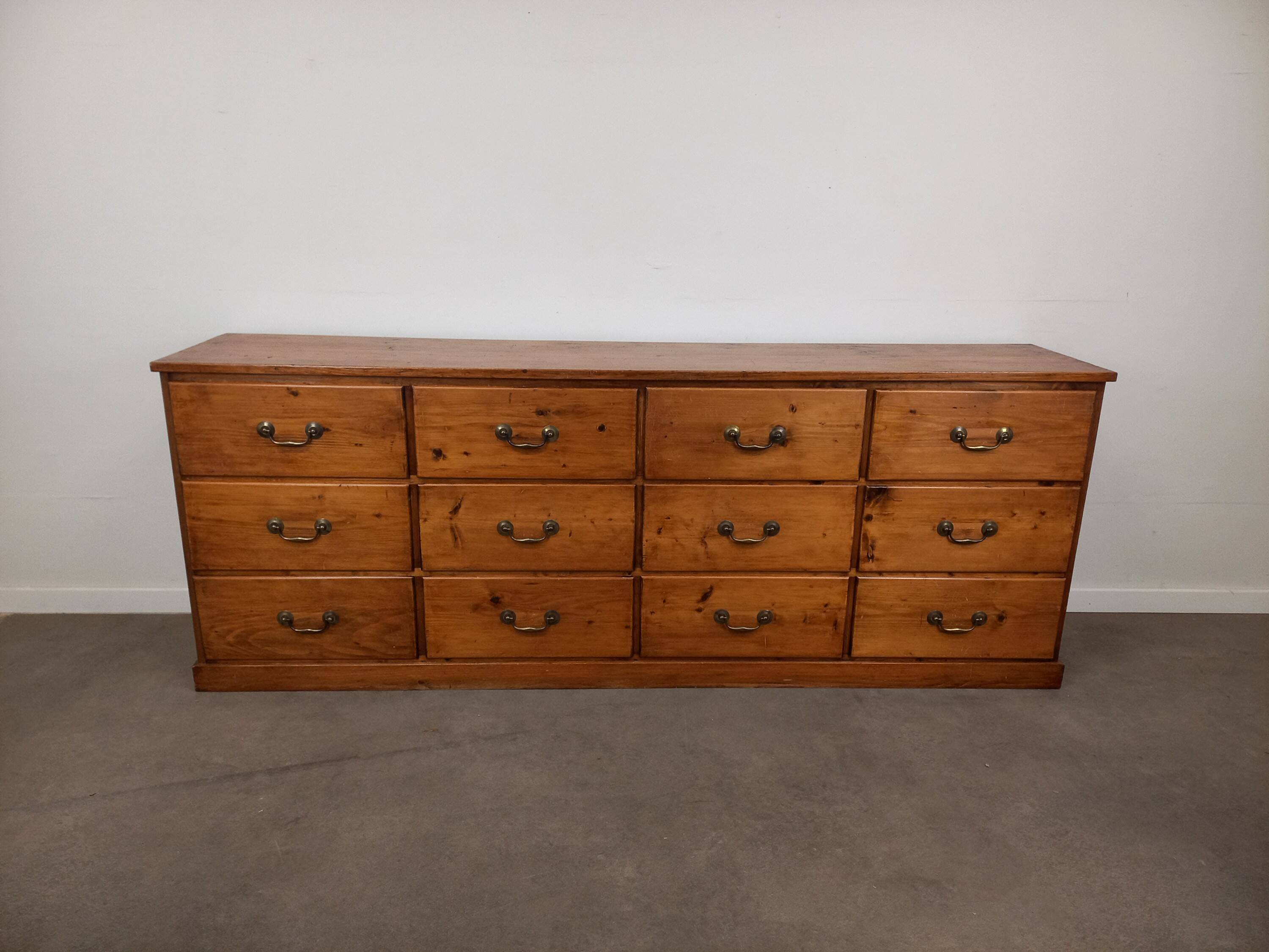 Meuble de métier à tiroirs