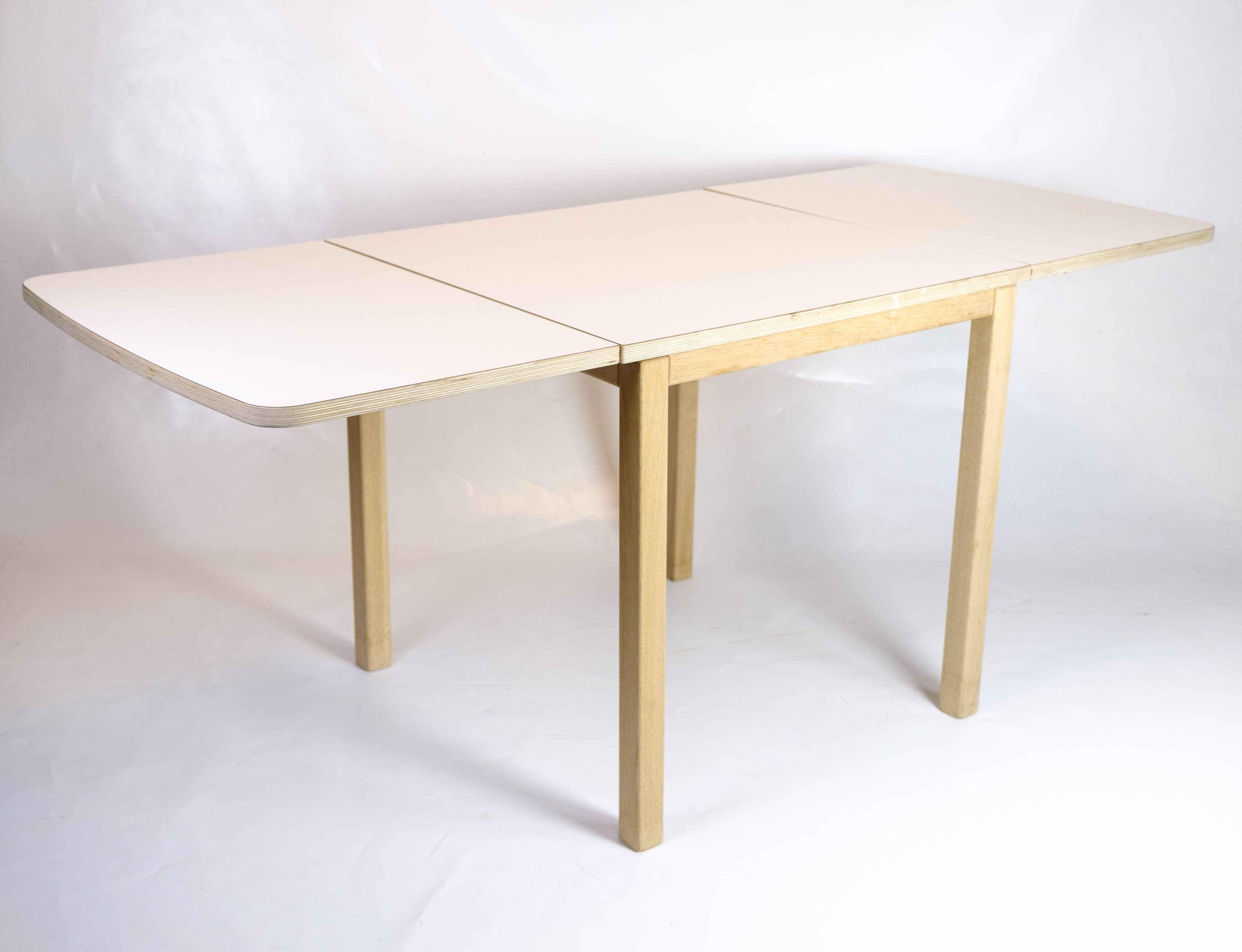 Table with drop leaves - Model 517 - White laminate top - Oak - Haslev Møbelsnedkeri