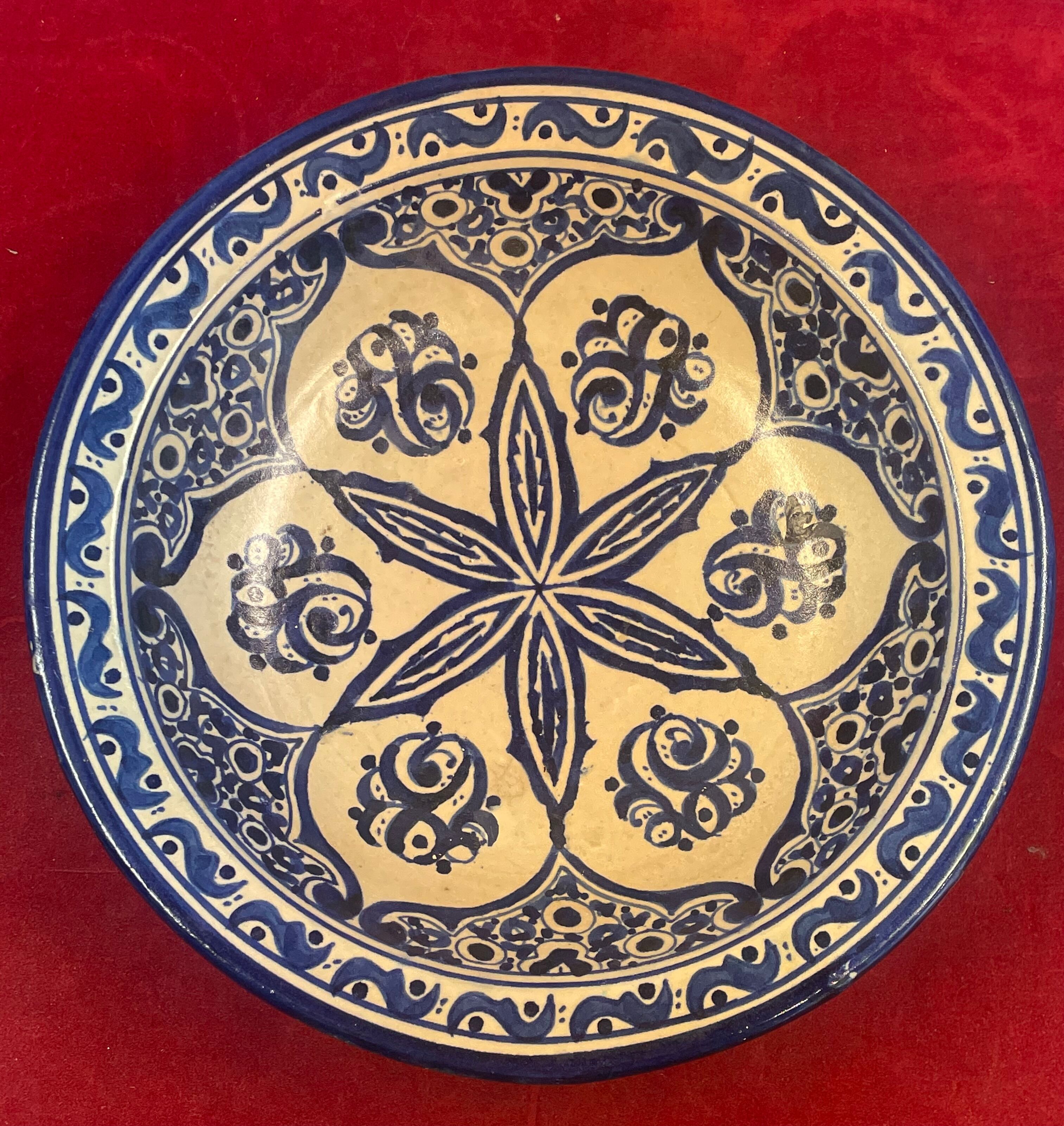 Hollow plate ceramic blue white signature to identify maghreb - early twentieth century