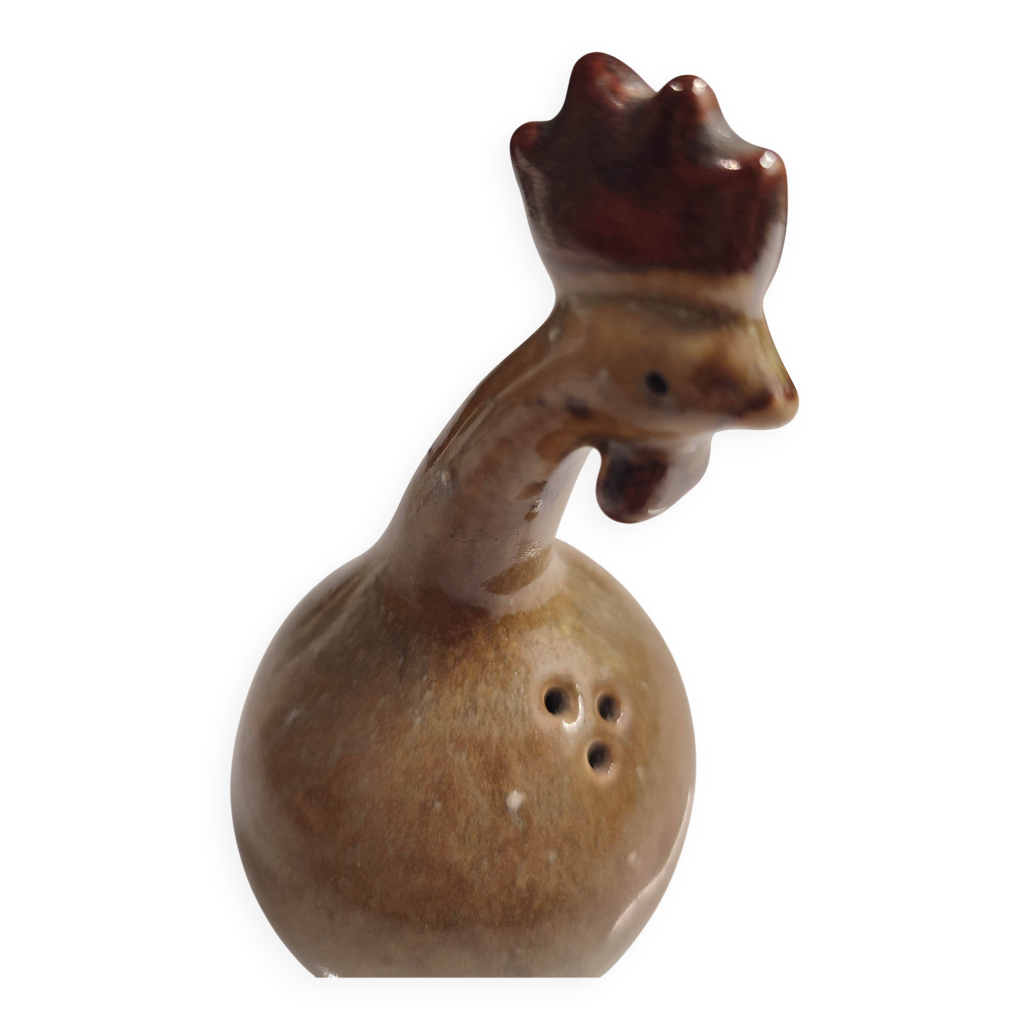 Salière en céramique représentant une petite poule