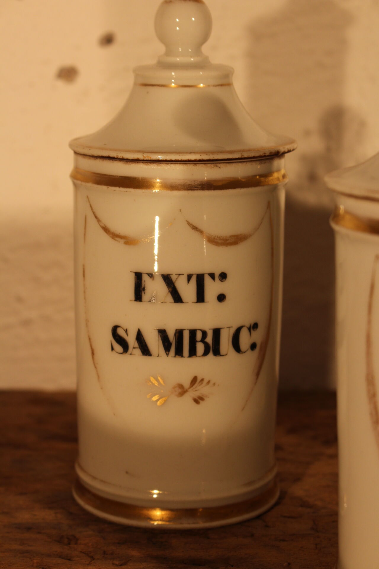 Porcelain medicine jars