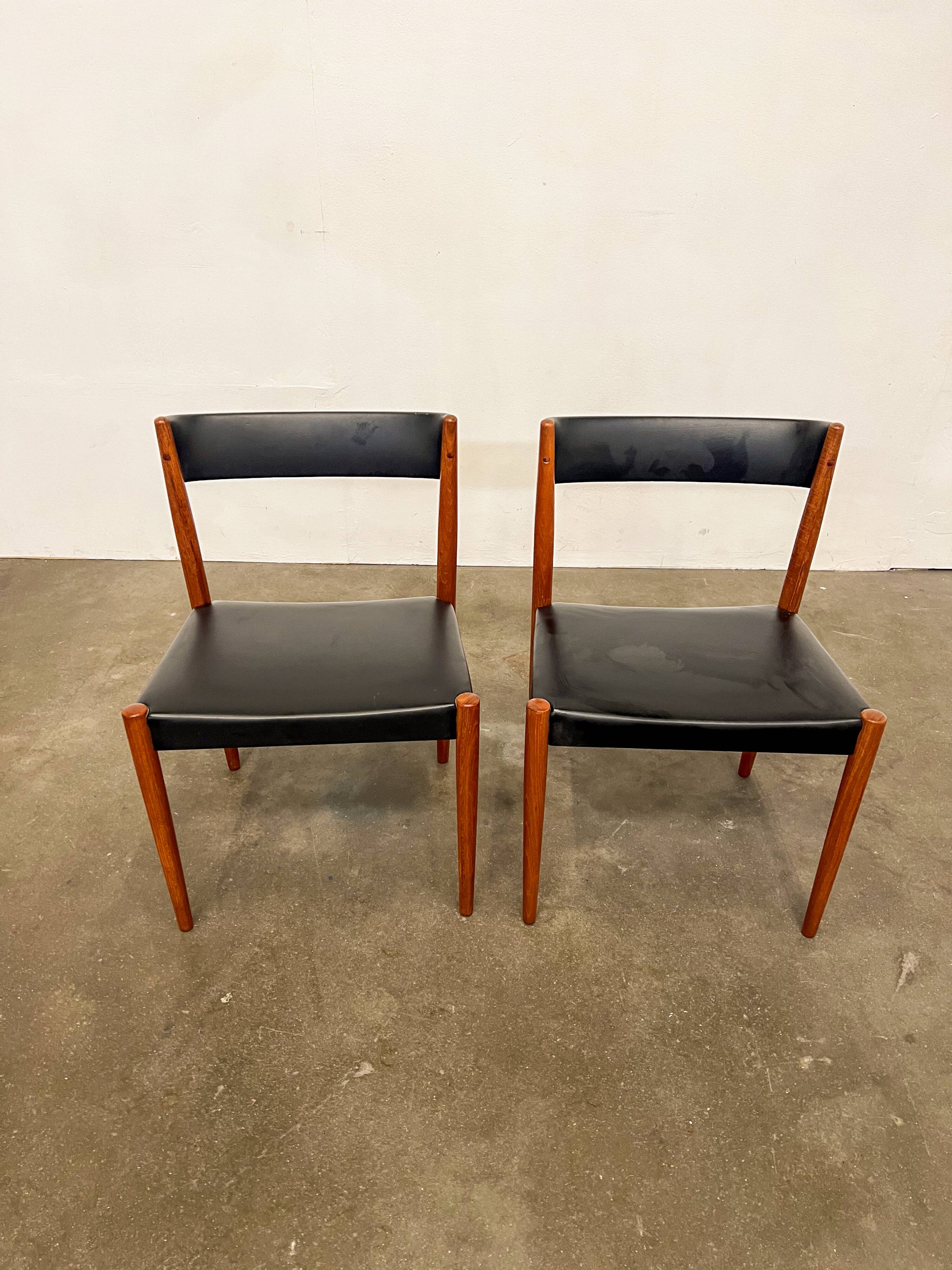 Set of 2 vintage chairs in wood and black faux leather – 1960s Scandinavian style