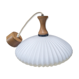 Suspension vintage en opaline plissée et bois